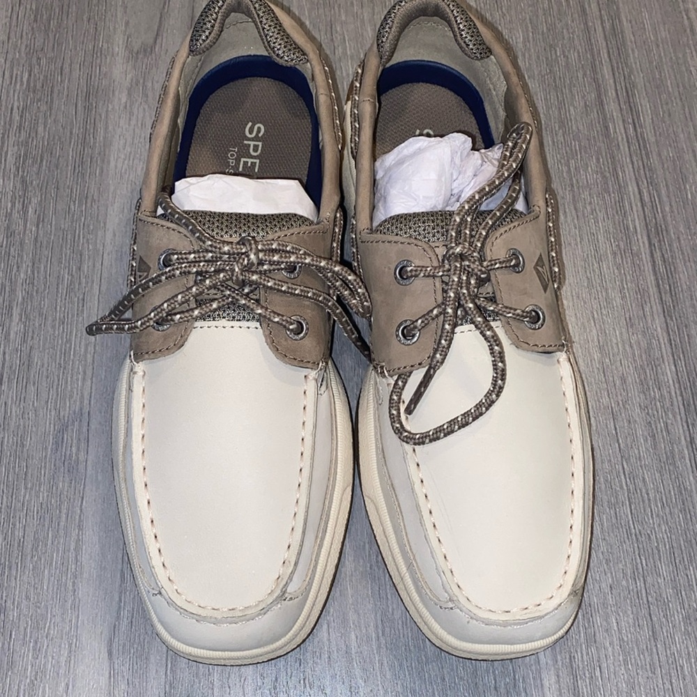 Men’s Sperry topsider w/Flaw  Size: 9
